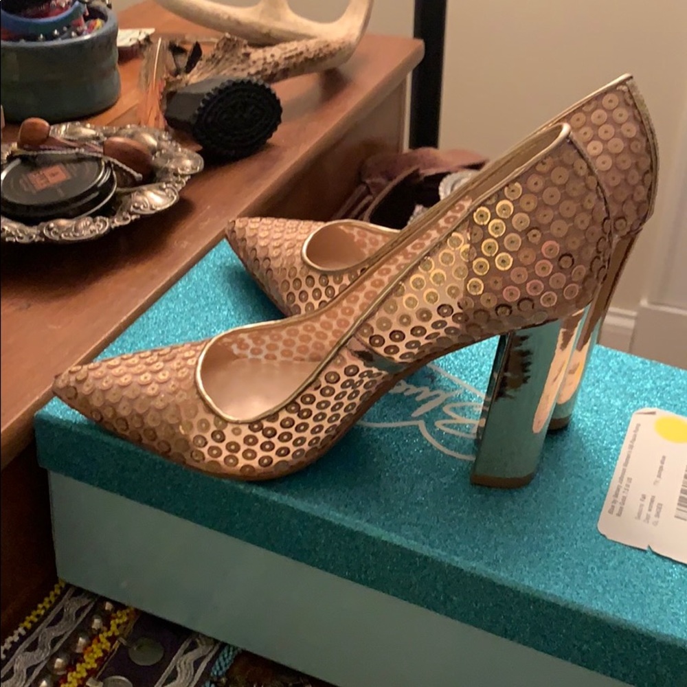 Blue by Betsey Johnson Paula Rose Gold Pumps (7.5) - Picture 7 of 7
